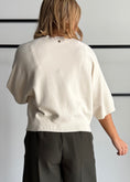 Carica l'immagine nel visualizzatore della galleria, Maglia con maniche a 3/4 crema - PHILIALOFT