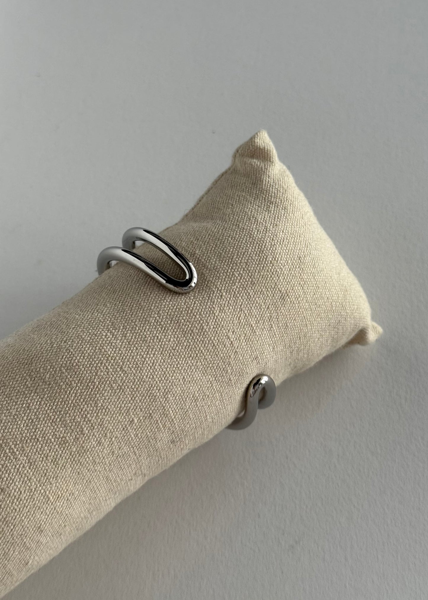 Bracciale rigido argento doppia onda