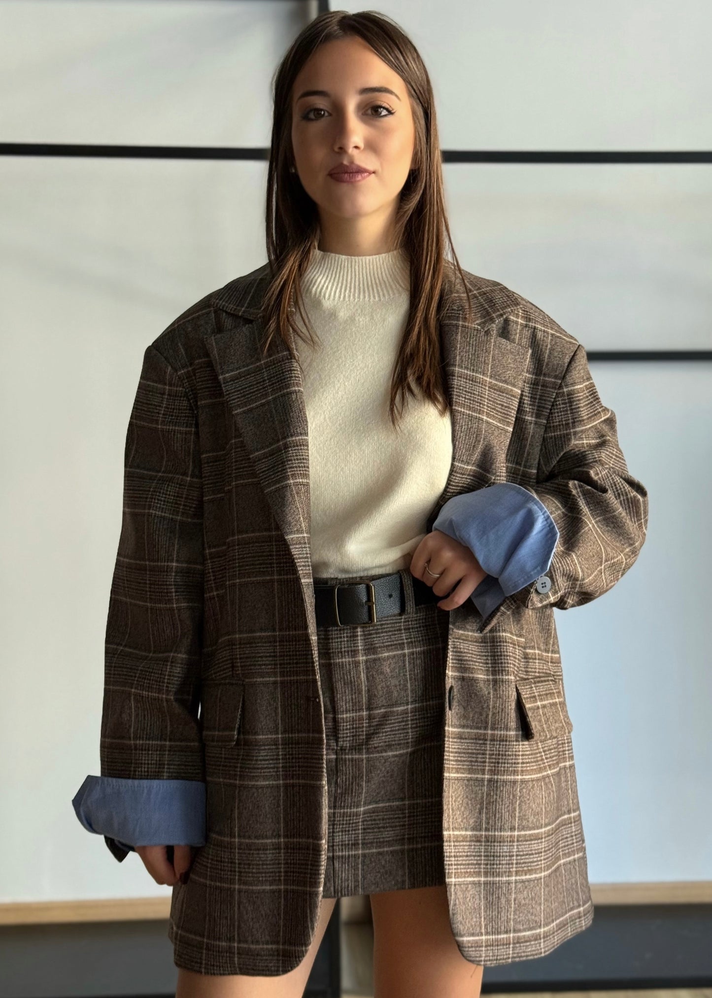 Gonna pantaloncino a quadri marrone con cintura -LUMINA