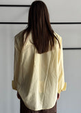 Carica l'immagine nel visualizzatore della galleria, Camicia THEVICE over giallo burro
