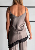 Carica l'immagine nel visualizzatore della galleria, Top lingerie fango con pizzo a contrasto - ZAHJR
