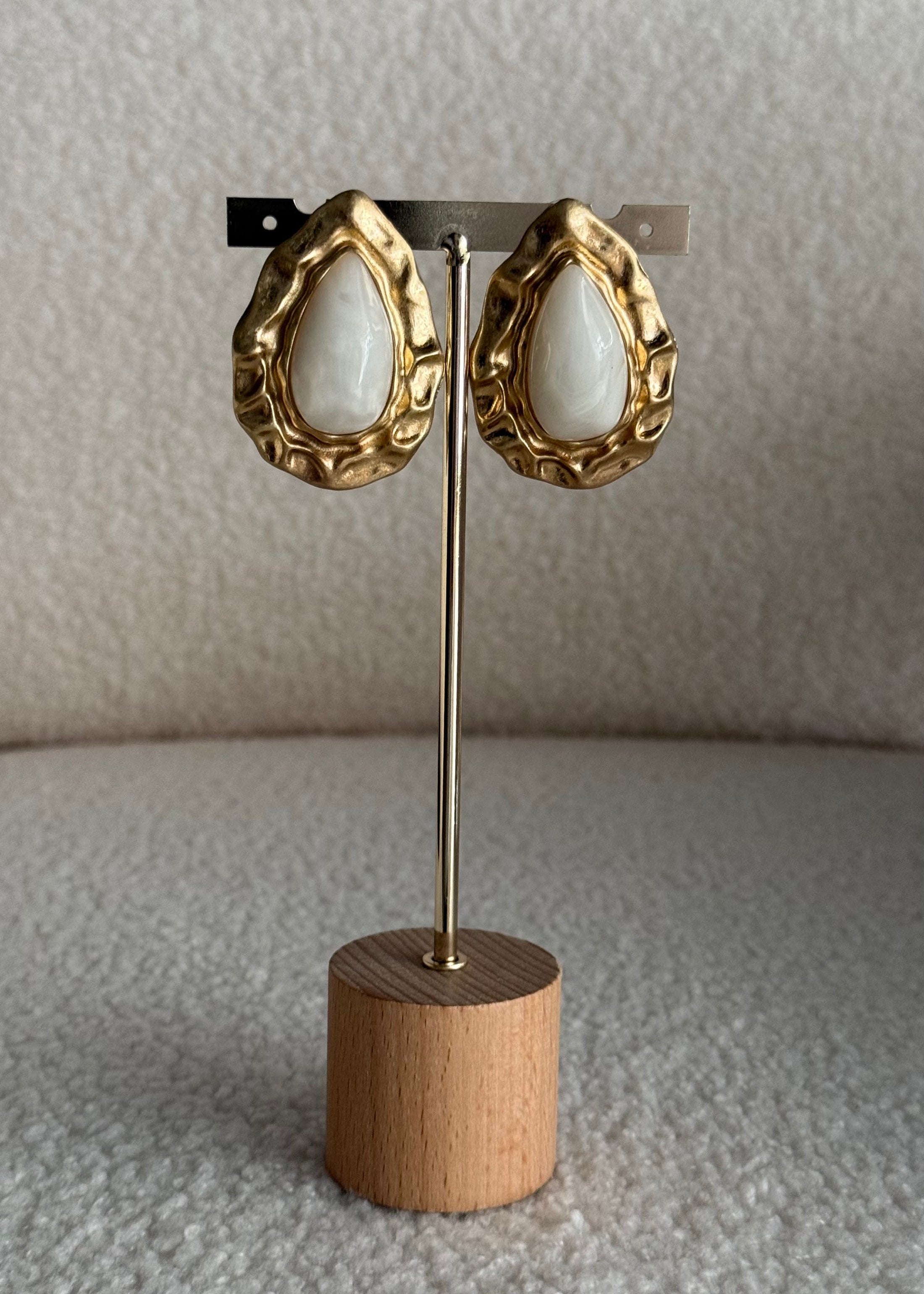 Orecchini THEVICE con pietra crema