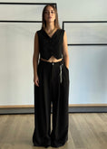 Carica l'immagine nel visualizzatore della galleria, Coordinato gilet e pantalone palazzo in tessuto fluido -PHILIALOFT
