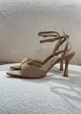 Carica l'immagine nel visualizzatore della galleria, Sandali in suede nude
