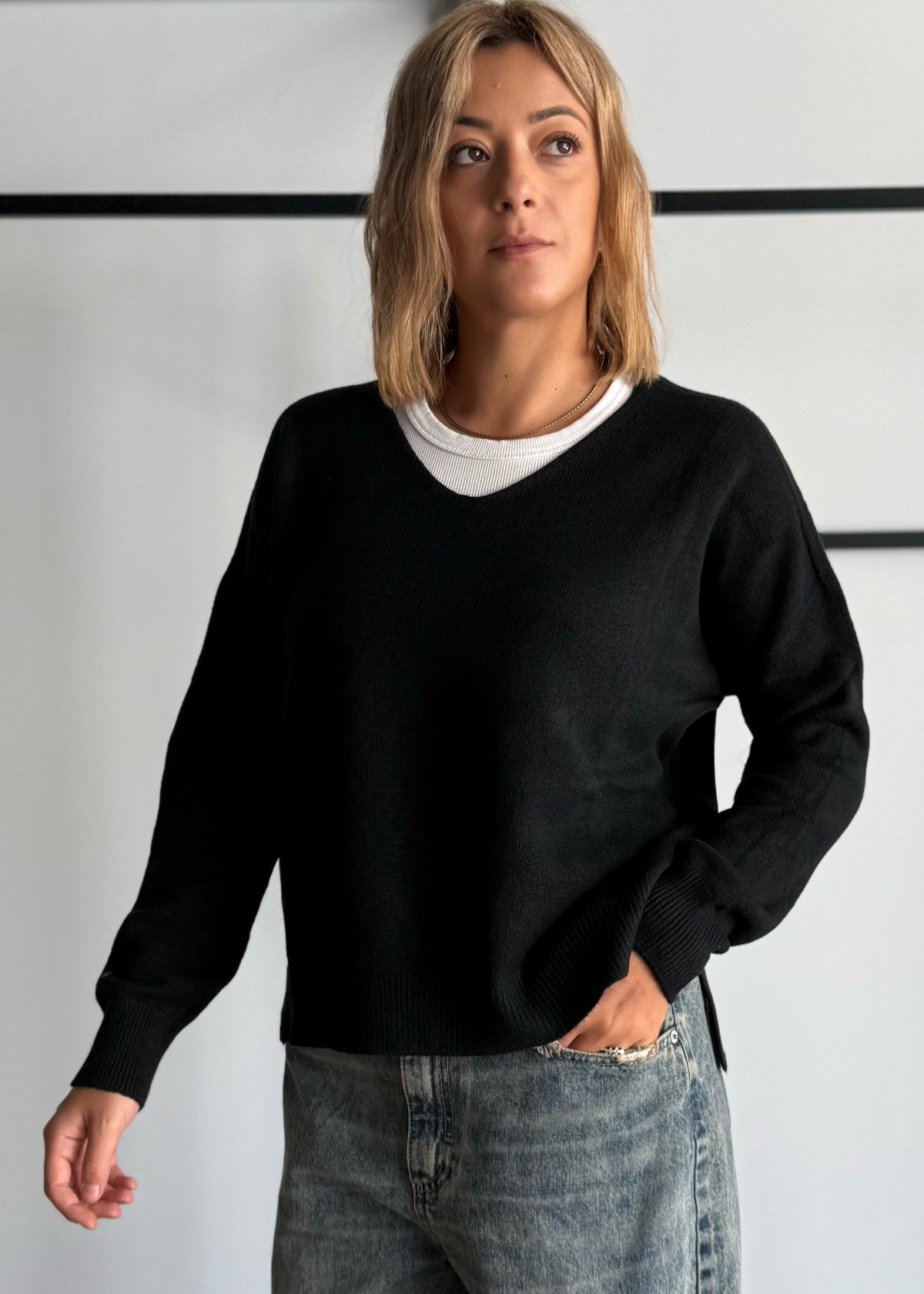 Maglia over scollo V nero - ZAHJR