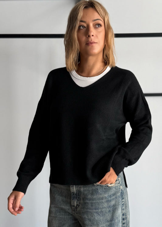 Maglia over scollo V nero - ZAHJR