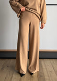 Carica l'immagine nel visualizzatore della galleria, Pantalone mastice in maglia - KONTATTO
