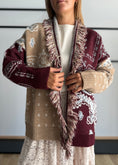Carica l'immagine nel visualizzatore della galleria, Cardigan jacquard con frange mastice - KONTATTO
