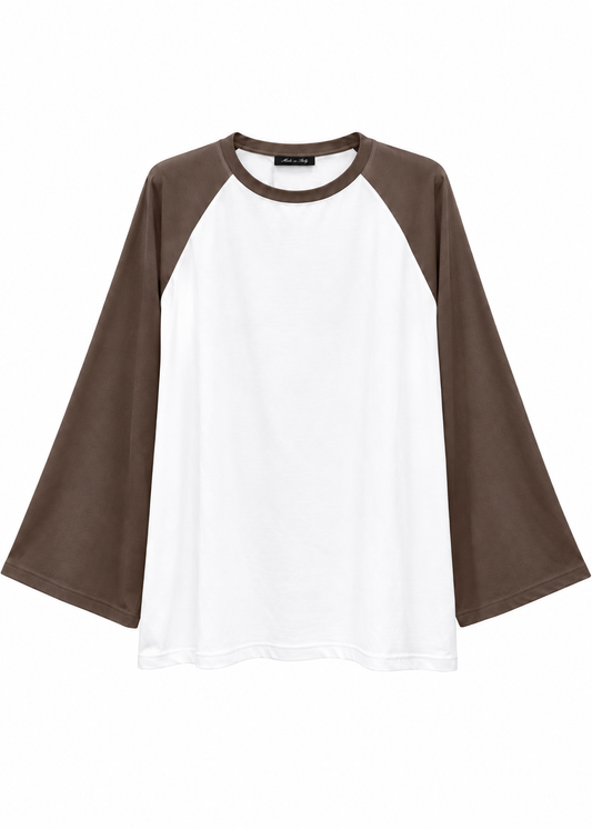 T-shirt bicolore con maniche raglan svasate
