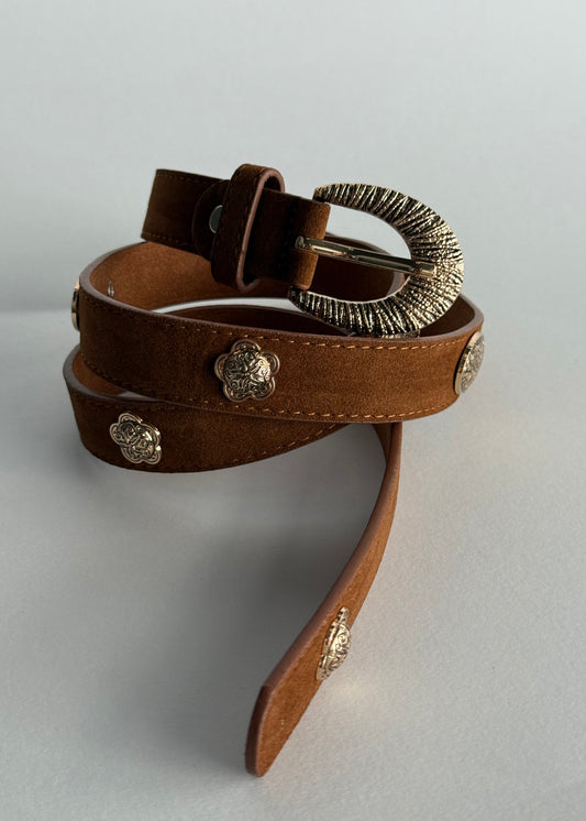 Cintura in suede camel con fibbia decorata