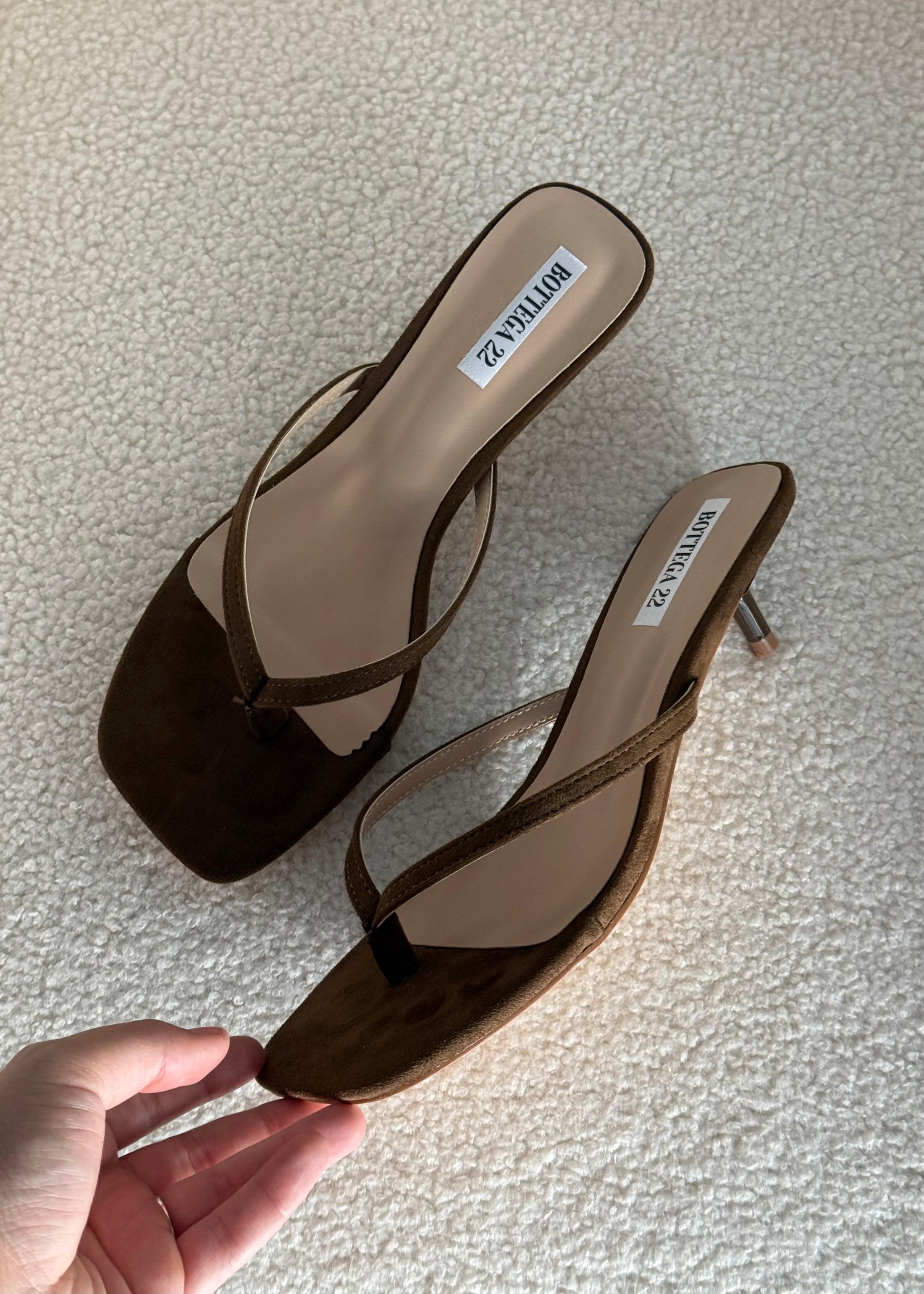 Sandali infradito con tacco moro effetto suede
