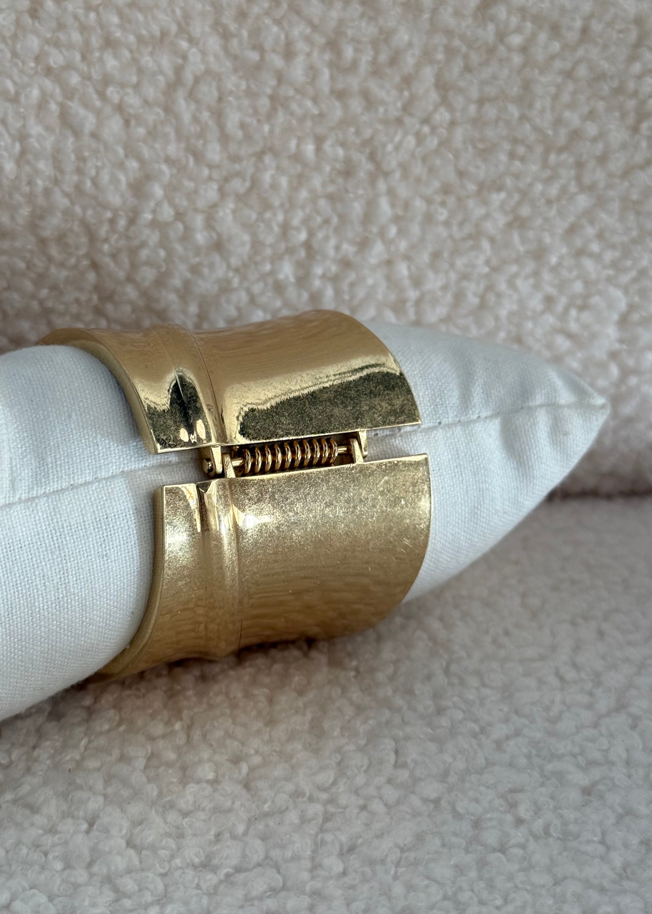 Bracciale rigido gold effetto satinato design moderno