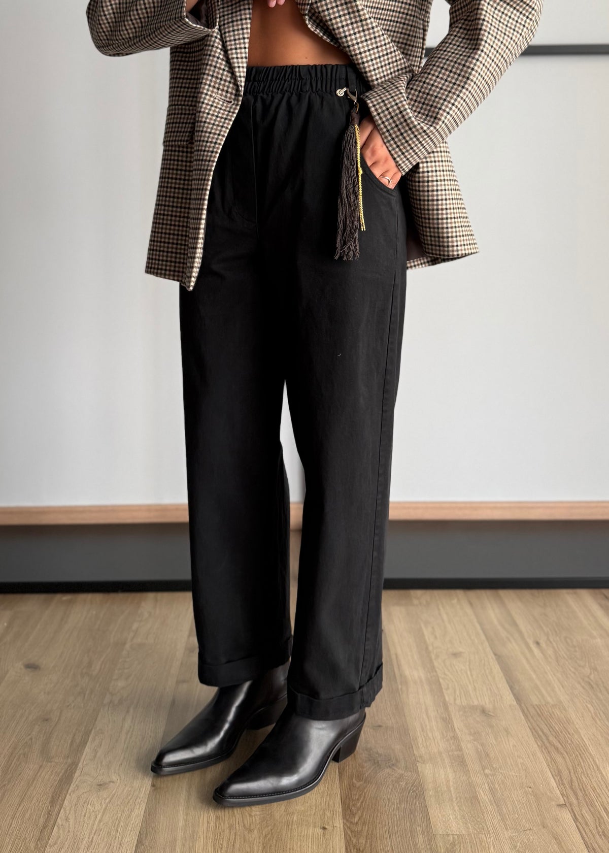 Pantalone nero relax con charm - PHILIALOFT