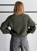 Carica l'immagine nel visualizzatore della galleria, Cardigan chunky militare con tasche - ZAHJR
