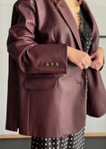 Carica l'immagine nel visualizzatore della galleria, Giacca oversize in eco-pelle bordeaux -ZAHJR
