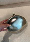 Carica l'immagine nel visualizzatore della galleria, Clutch gold effetto specchio
