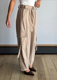 Carica l'immagine nel visualizzatore della galleria, Pantalone cargo con cintura - PHILIALOFT
