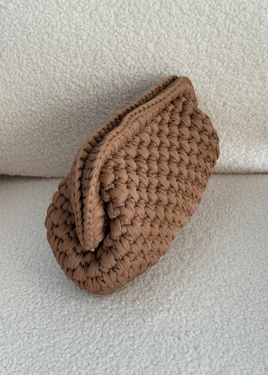 Clutch intrecciata cammello
