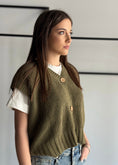 Carica l'immagine nel visualizzatore della galleria, Gilet ZAHJR in maglia con bottoni militare
