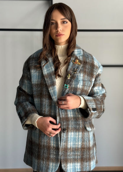 Giacca oversize a quadri in lana con spille decorative - ZAHJR