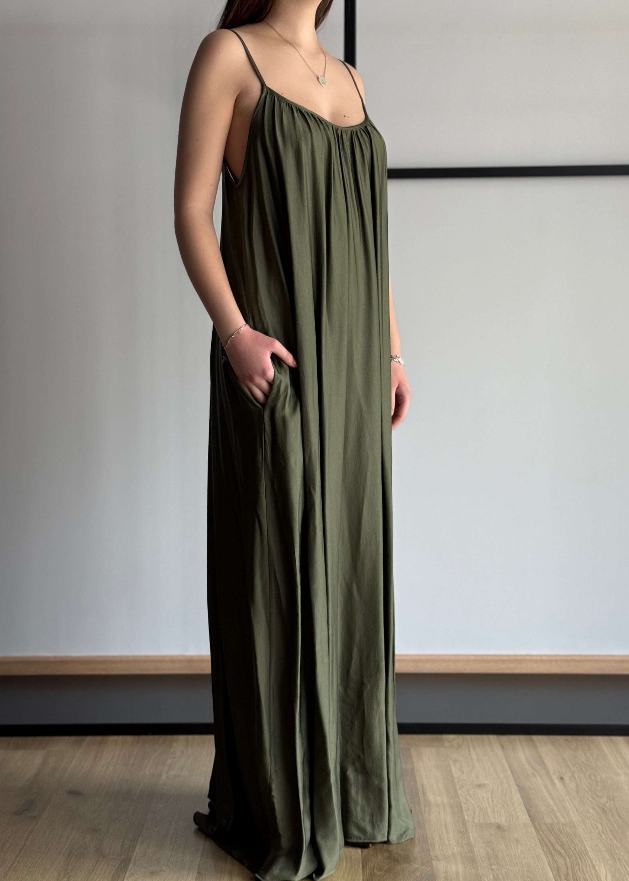 Abito lungo ZAHJR in satin militare