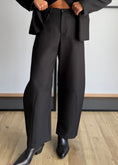 Carica l'immagine nel visualizzatore della galleria, Pantalone nero barrel - ZAHJR

