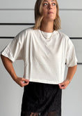Carica l'immagine nel visualizzatore della galleria, T-shirt cropped bianca
