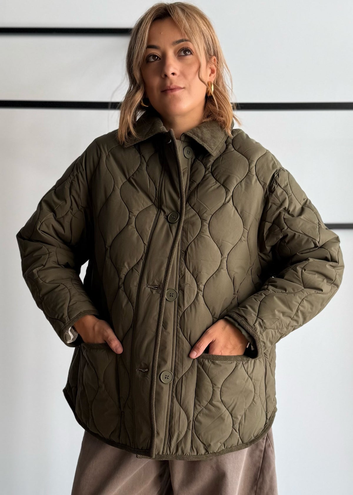 Giacca COZY militare trapuntata con colletto in velluto