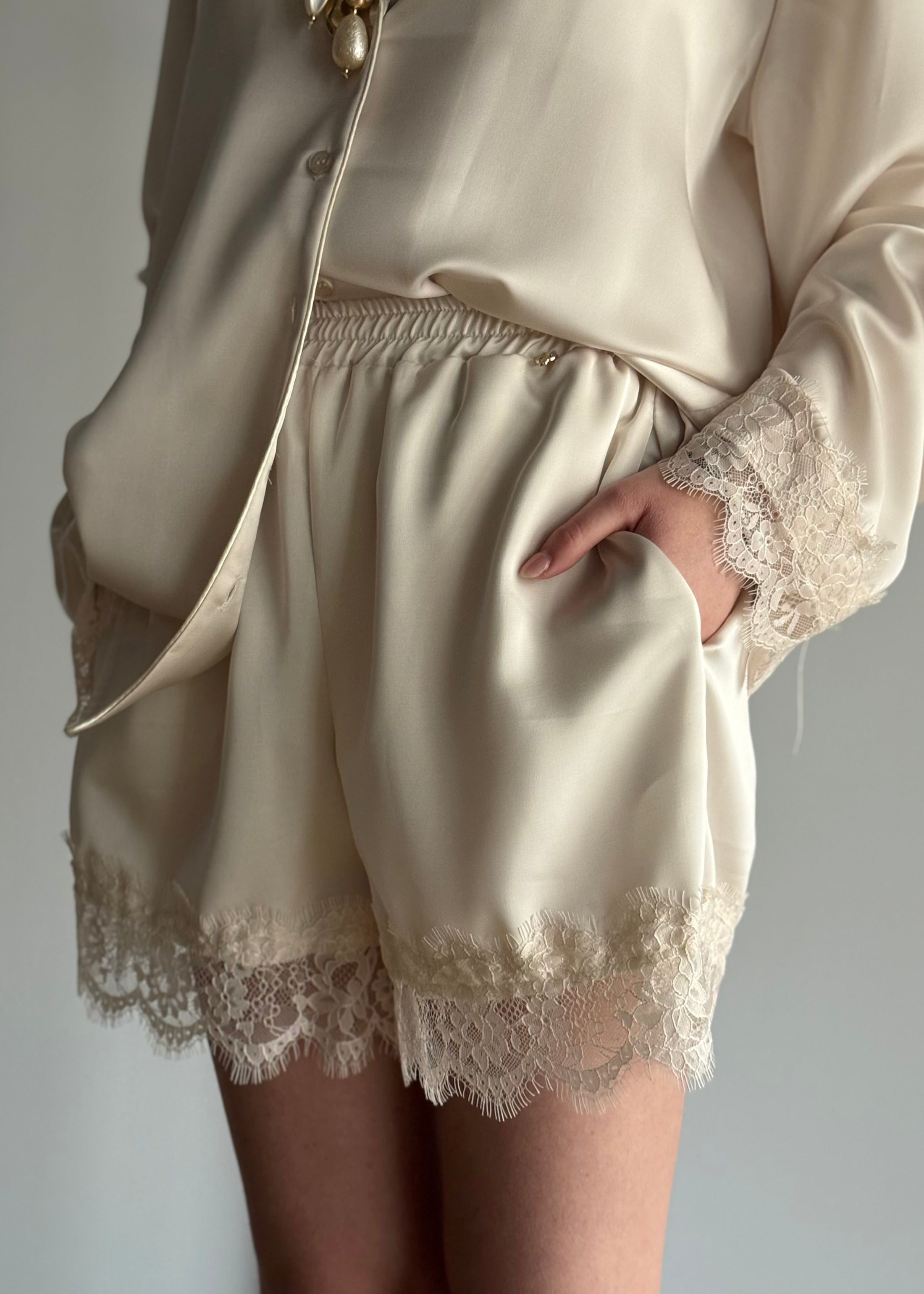 Shorts PHILIALOFT con pizzo