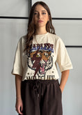 Carica l'immagine nel visualizzatore della galleria, T-shirt oversize grafica “Fearless Wild Life” -PHILIALOFT
