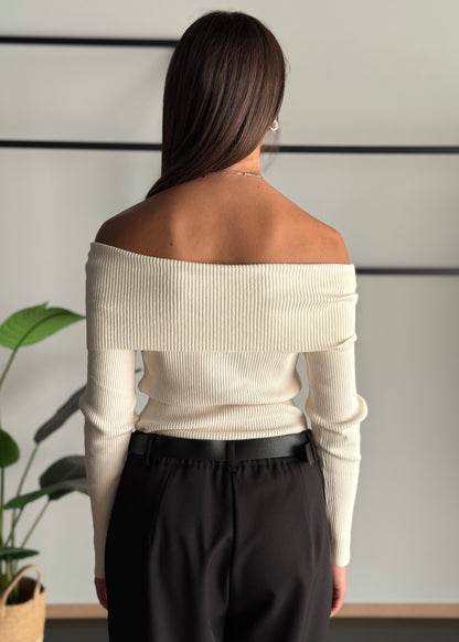 Maglia a coste con scollo Bardot -KONTATTO