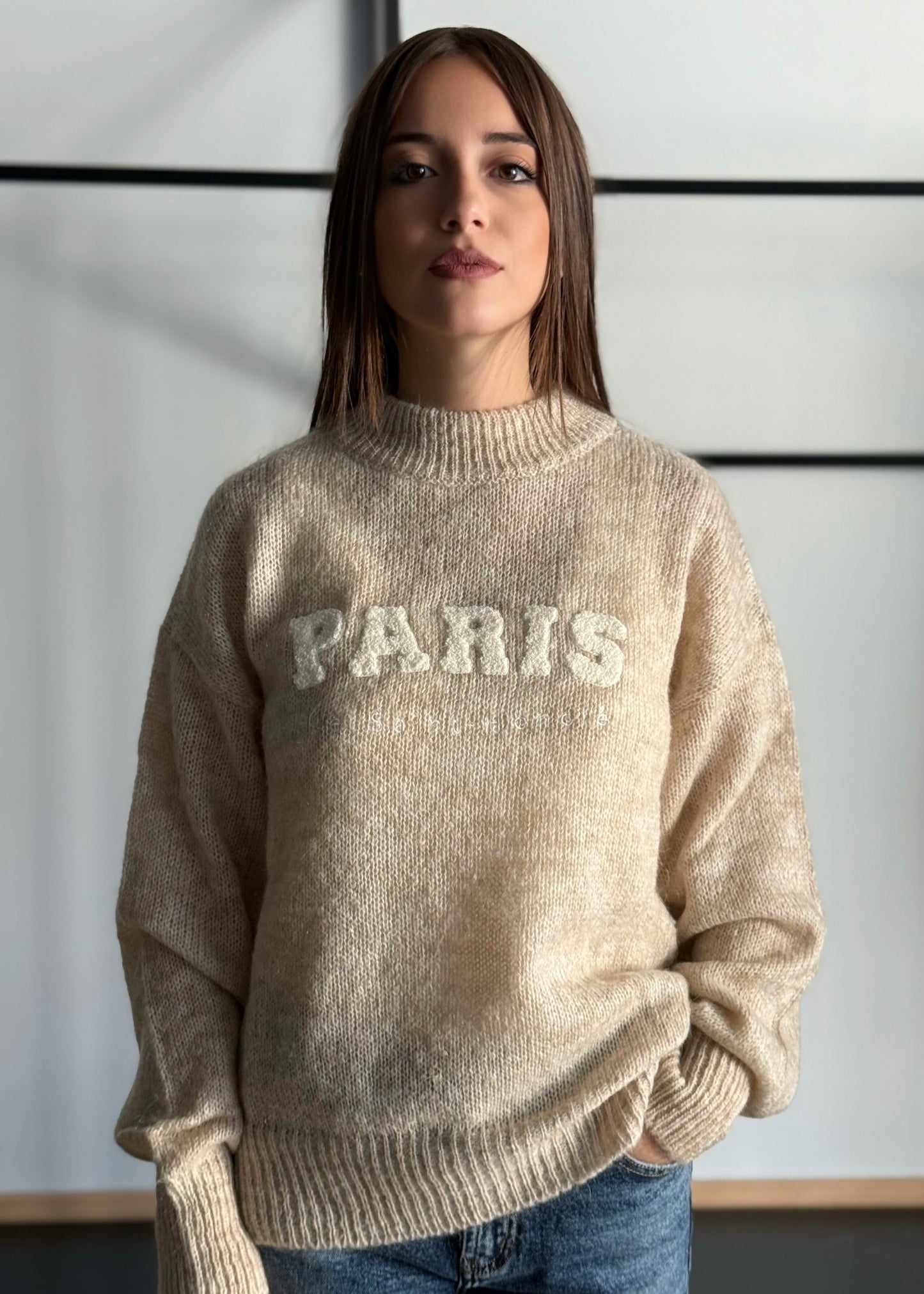 Maglia con ricamo -KONTATTO