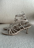 Carica l'immagine nel visualizzatore della galleria, Sandali lace-up THEVICE beige
