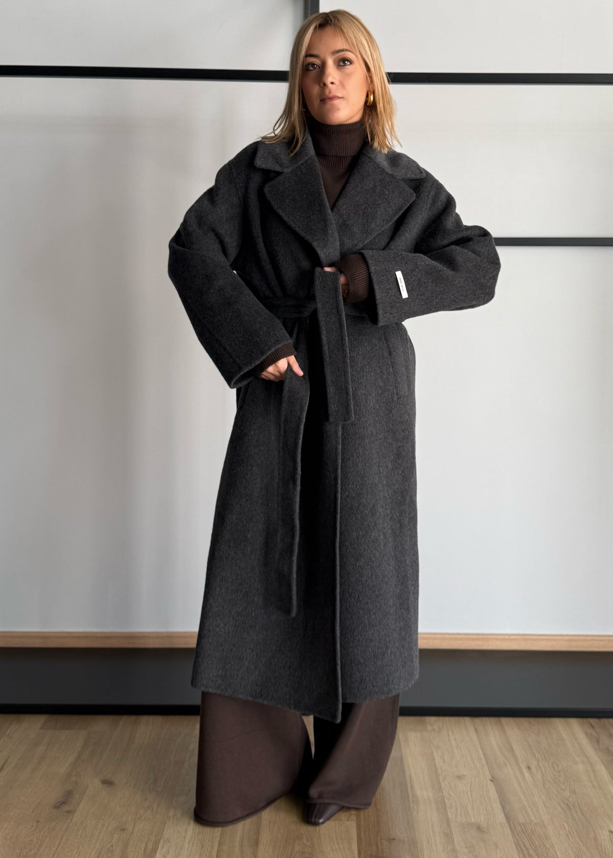 Cappotto lungo con cintura e sciarpa abbinata - KONTATTO