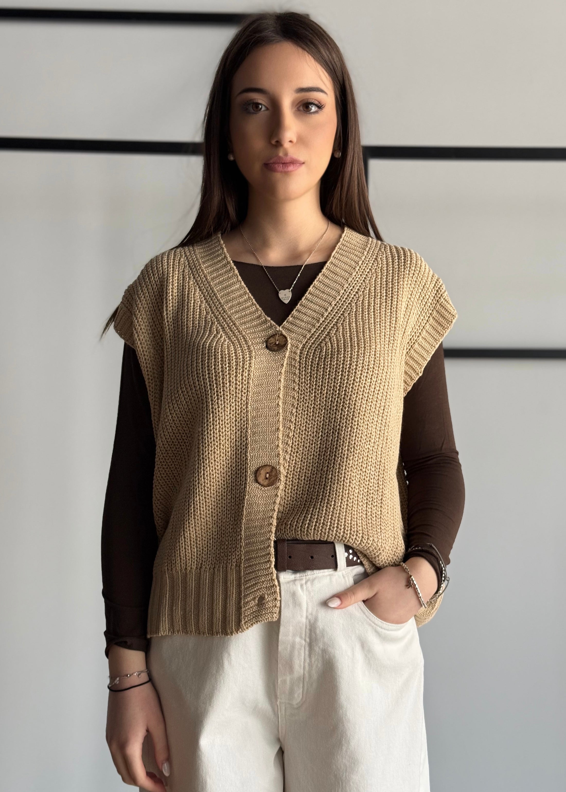 Gilet ZAHJR in maglia con bottoni cammello