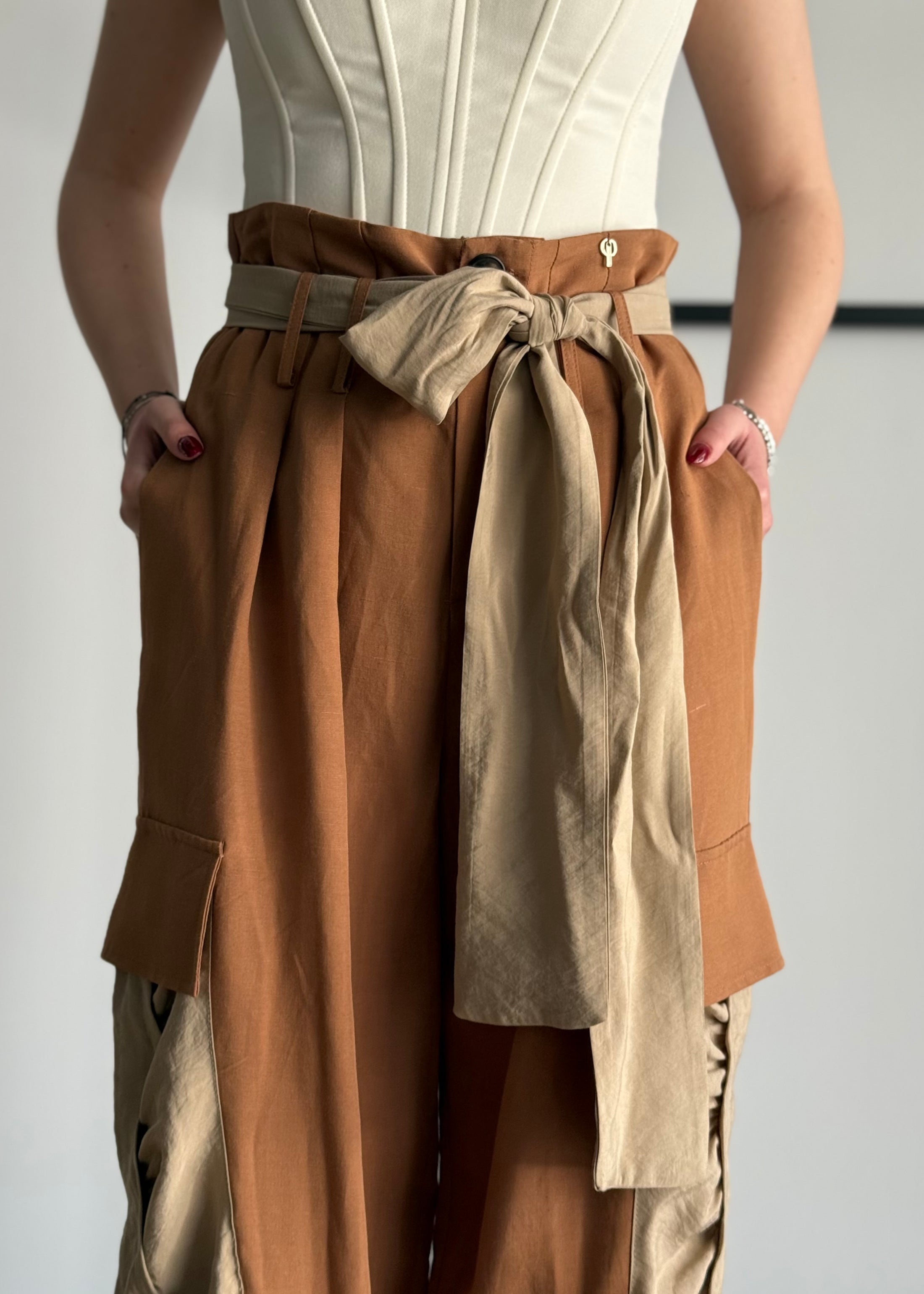 Pantalone PHILIALOFT con cintura e tasche cargo