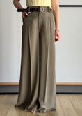 Carica l'immagine nel visualizzatore della galleria, Pantalone palazzo ZAHJR con cintura borchiata
