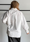 Carica l'immagine nel visualizzatore della galleria, Camicia over con polsini cutout - ZAHJR
