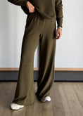 Carica l'immagine nel visualizzatore della galleria, Pantalone in maglia olio - ZAHJR
