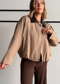 Carica l'immagine nel visualizzatore della galleria, Giacca Bomber beige con Collo in Ecopelle
