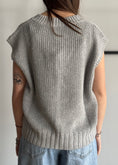 Carica l'immagine nel visualizzatore della galleria, Gilet ZAHJR in maglia perla
