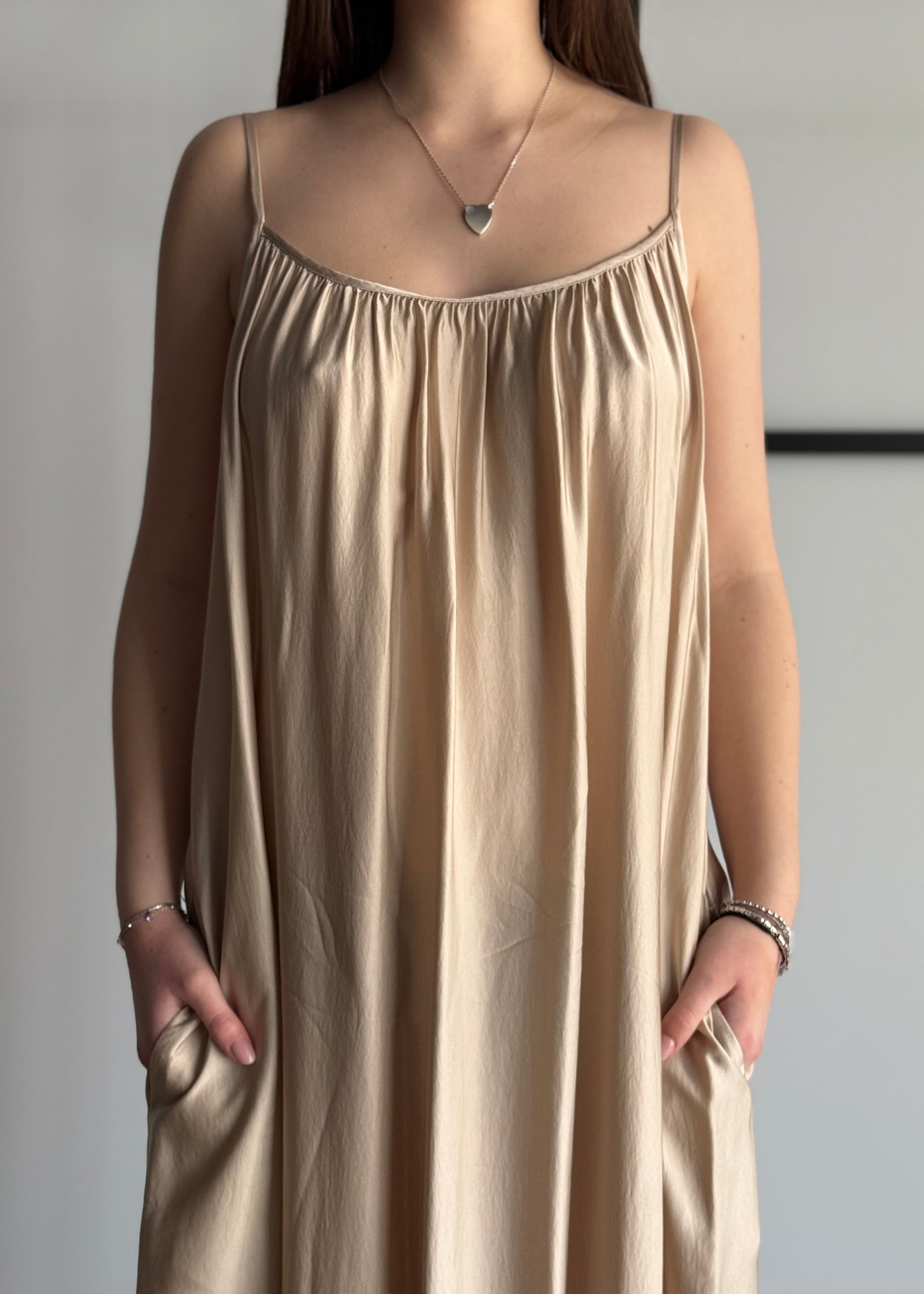 Abito lungo ZAHJR in satin avena