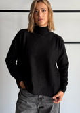 Carica l'immagine nel visualizzatore della galleria, Maglia over nero - ZAHJR
