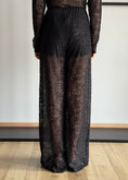 Carica l'immagine nel visualizzatore della galleria, Pantalone ZAHJR in pizzo nero
