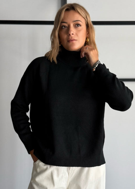 Maglia over nero collo alto - ZAHJR