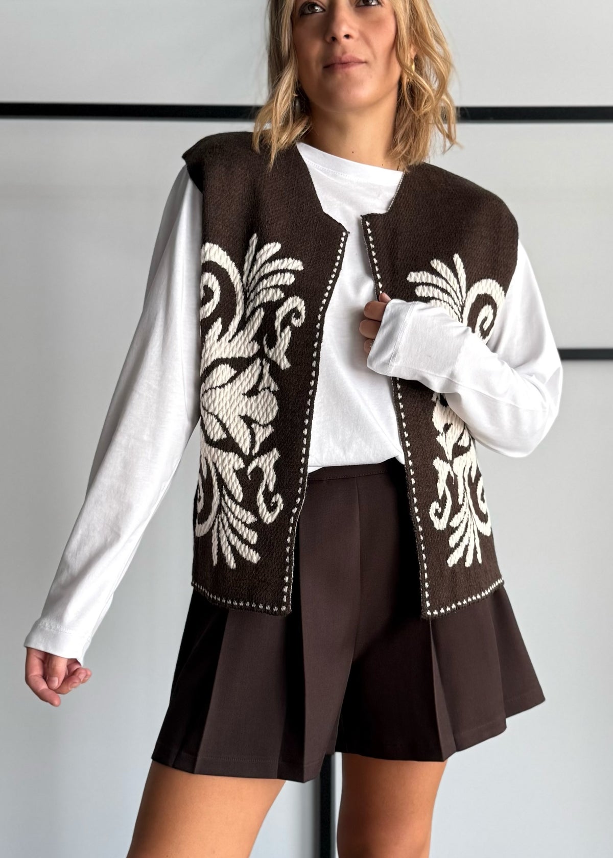 Gilet moro con ricami panna - ZAHJR