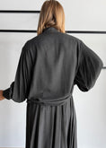 Carica l'immagine nel visualizzatore della galleria, Blusa con fiocco antracite - PHILIALOFT
