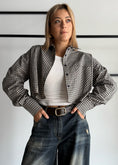Carica l'immagine nel visualizzatore della galleria, Camicia cropped a quadri con taschino
