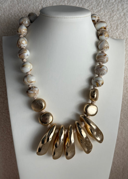 Collana THEVICE con elementi dorati