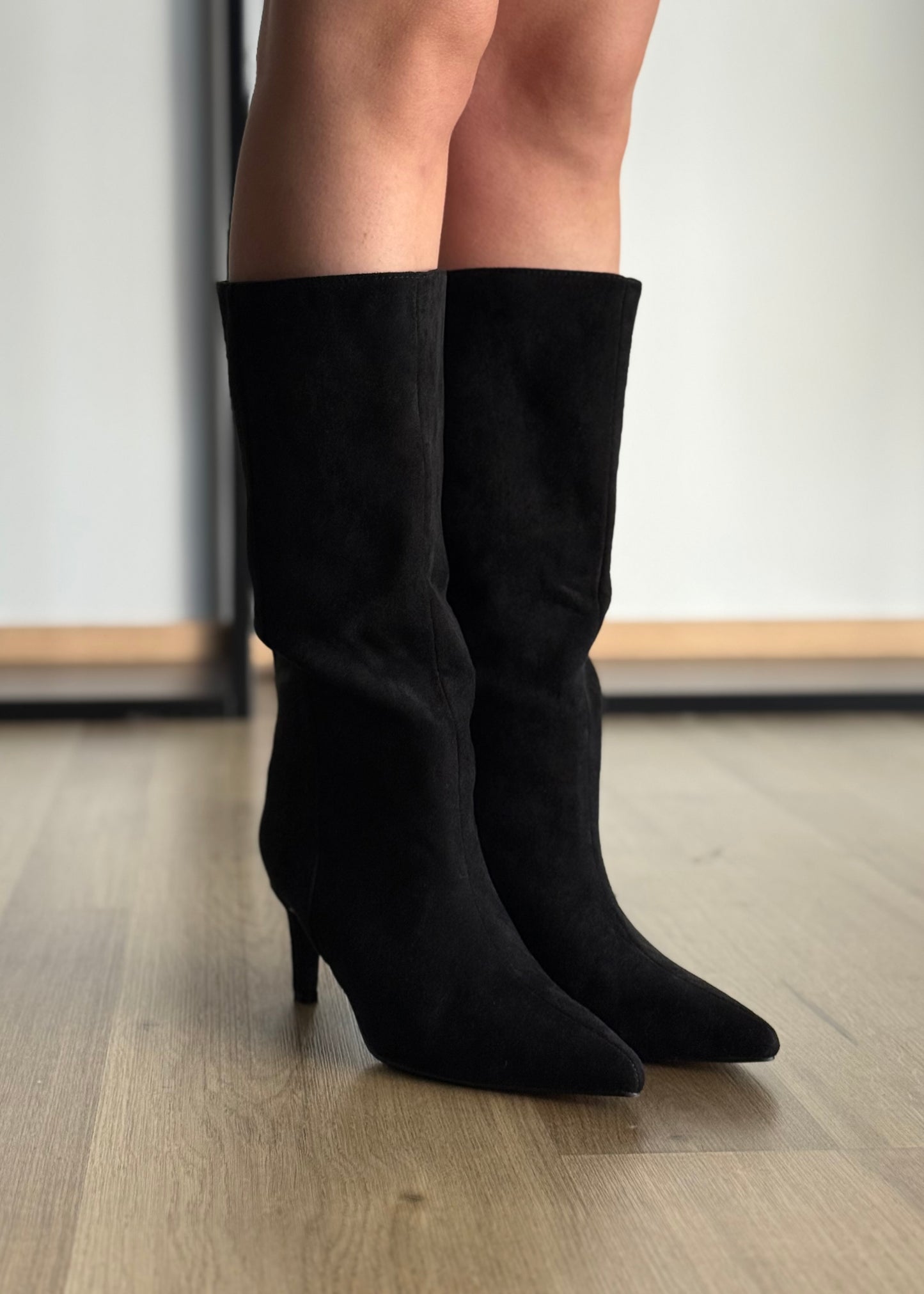 Stivale THEVICE nero in camoscio